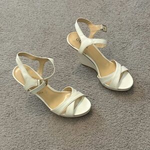 Guess wedges